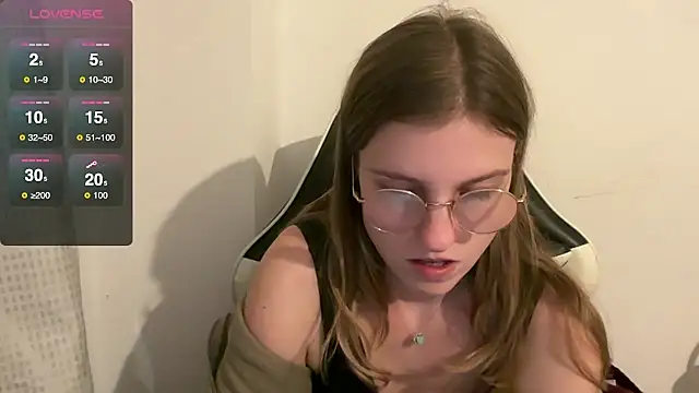 BustyKellyXXX's cam snapshot