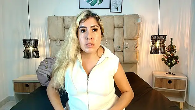 AdharaSmithh's cam snapshot