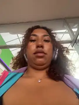 lauraltt live sex cam