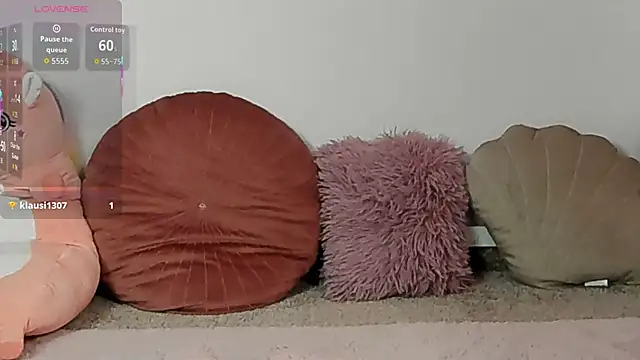 Maya_Collins_'s cam snapshot