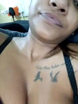 Indianqueen03's cam snapshot