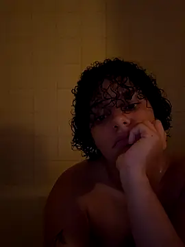 PrettyLittleProblem's cam snapshot