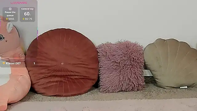 Maya_Collins_'s cam snapshot