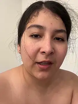 evelyn_1702 live sex cam