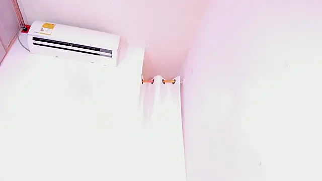 MiaKirshner live sex cam