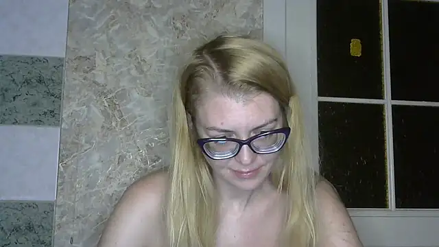 Kitty_Love27's cam snapshot