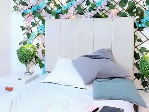 CharlotteBlossom's cam snapshot