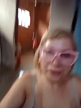 SexyMilf1211's cam snapshot