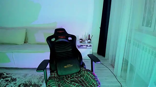 DeferentUproar's cam snapshot