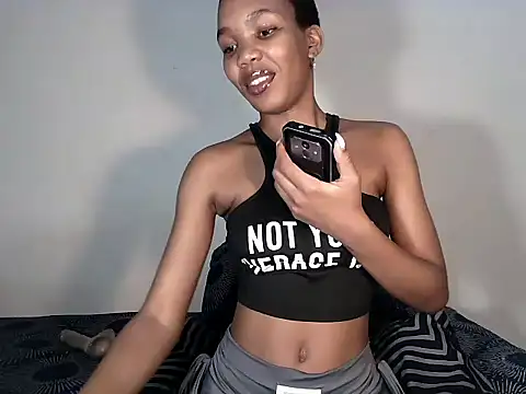 MinnieBee101's cam snapshot