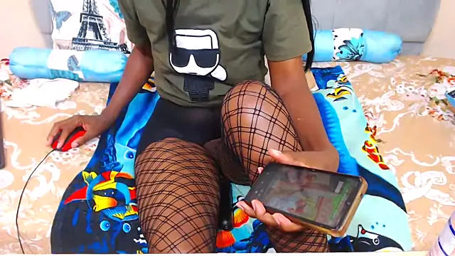 ChocolateClit's cam snapshot