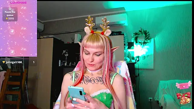 mischellemeow13's cam snapshot