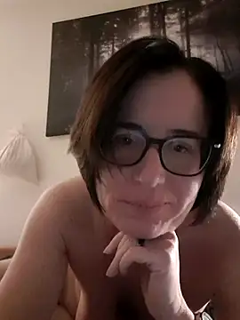 JulieEroticDress's cam snapshot