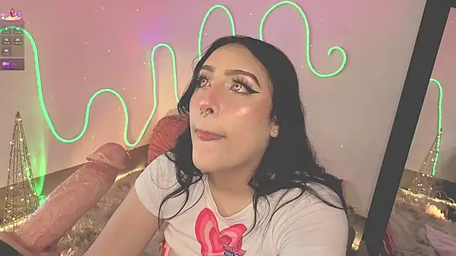 ashlynnlowe_'s cam snapshot