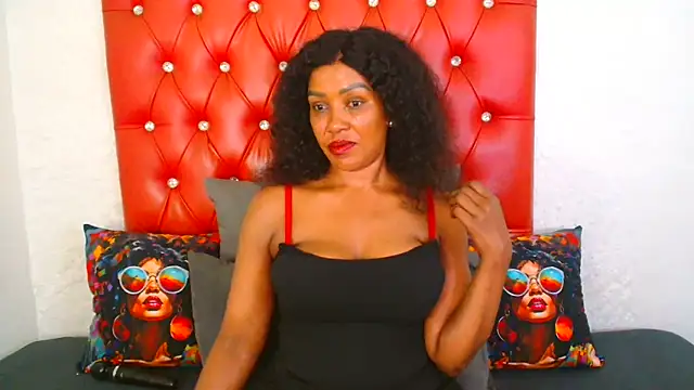 GaggingQueen32's cam snapshot