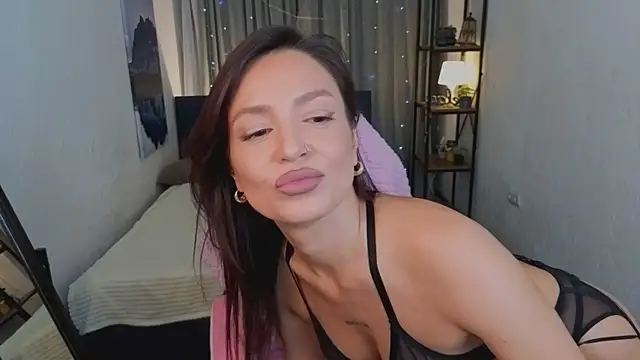 Naila_Whisper's cam snapshot