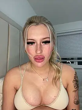 PrettyPrincess69x live sex cam