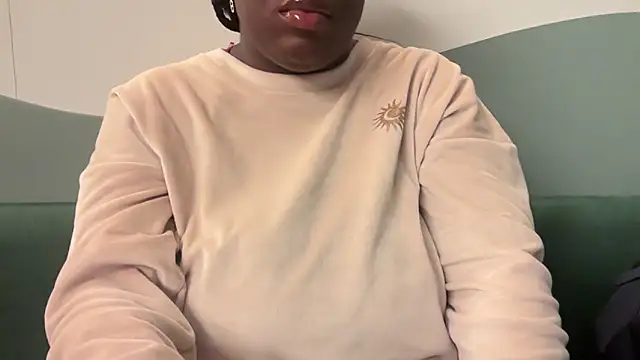 nanaisbackk live sex cam