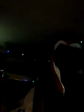 GoldenPussy1329 live sex cam