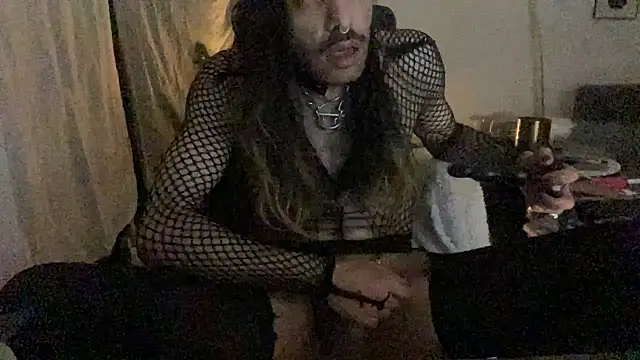 P4RtYBOII92 live sex cam