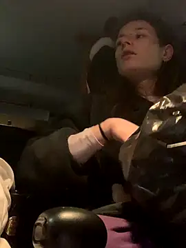 GoldenPussy1329's cam snapshot