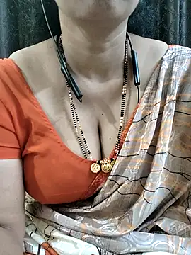 bhuvana_555's cam snapshot