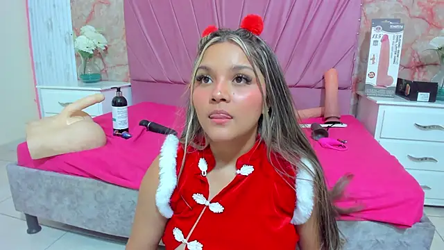 Wonderkloe_'s cam snapshot