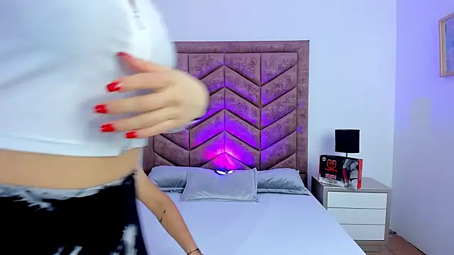 Lushian_Luna's cam snapshot