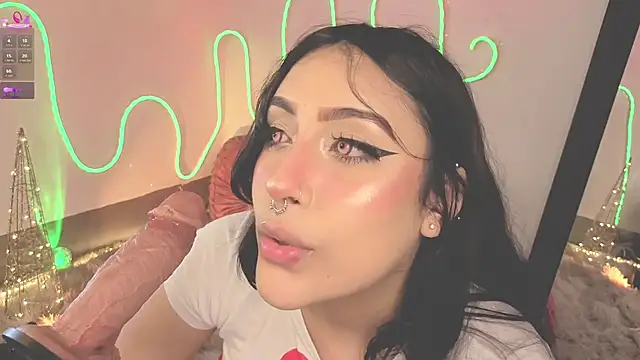 ashlynnlowe_'s cam snapshot