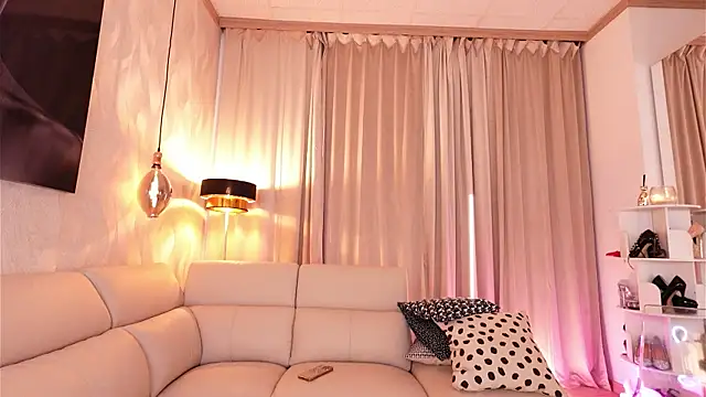 MollyHeadleyy's cam snapshot