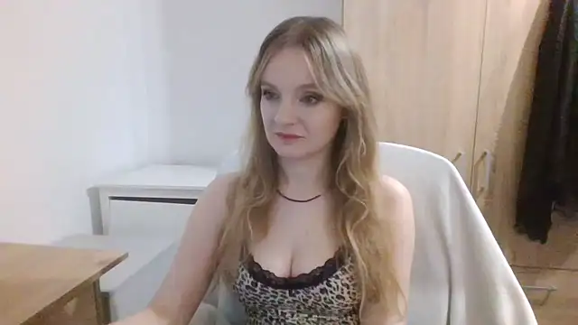 AlmaHoney's cam snapshot