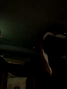 GoldenPussy1329's cam snapshot