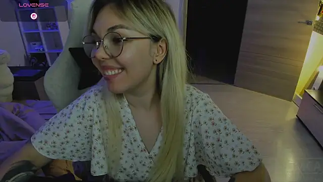 SpecterGirl's cam snapshot