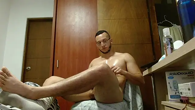 MarcusMilarc live sex cam