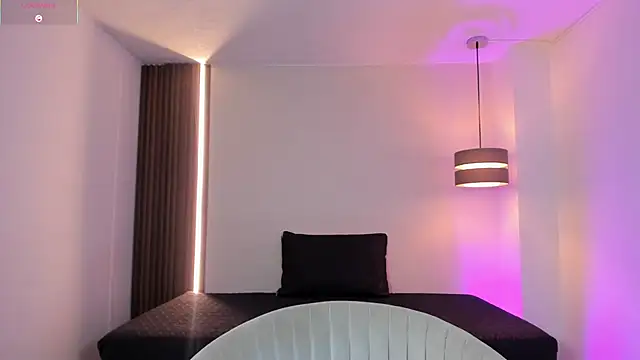 luvely_unique_'s cam snapshot