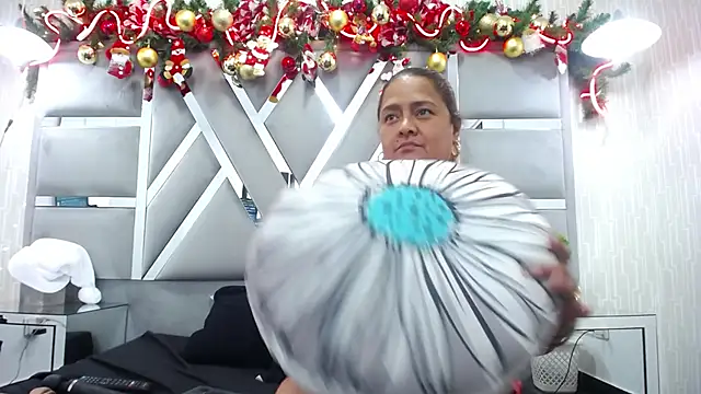 MonzerratBoyer's cam snapshot