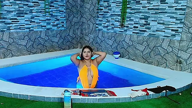 Selenegomezz's cam snapshot