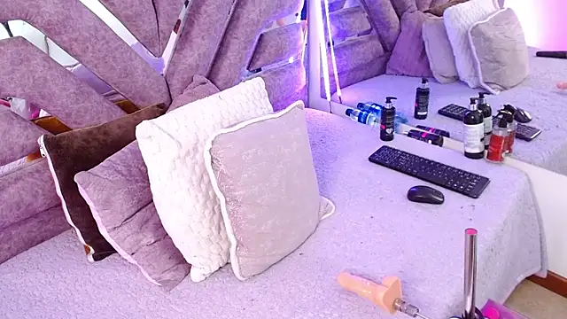 AliceWalker_11's cam snapshot