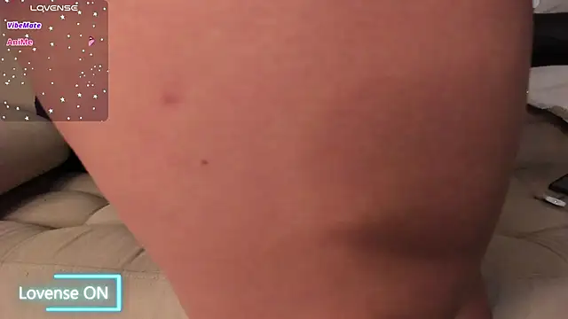 Alaia_Ferrer_'s cam snapshot