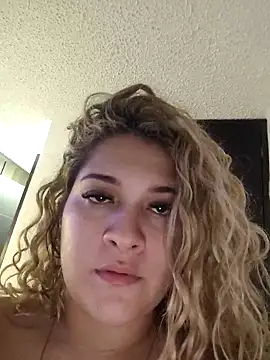 Sara_smiiith211's cam snapshot