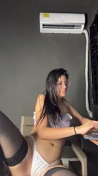 mila_mils18's cam snapshot