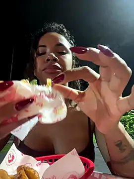 Brunettexio live sex cam