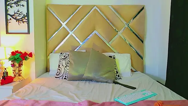 Lizzymontanaa's cam snapshot