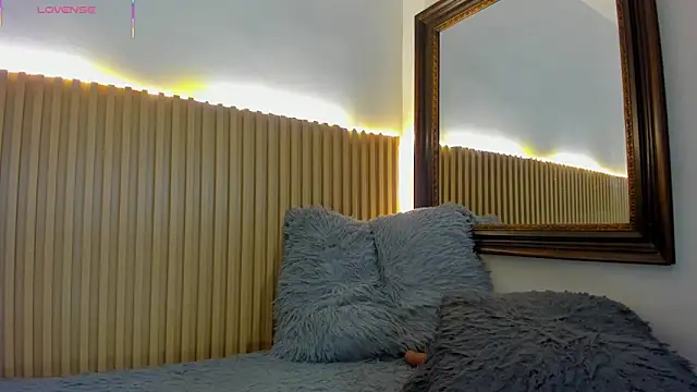 Annie_paradise17's cam snapshot