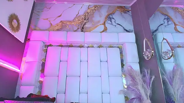 SaraLondon13's cam snapshot