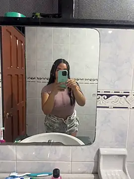 laure_torres's cam snapshot