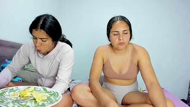 AshleyandCleo's cam snapshot