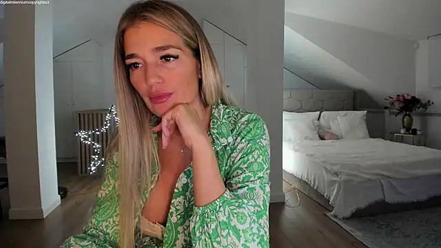 Yourhotqueeen's cam snapshot