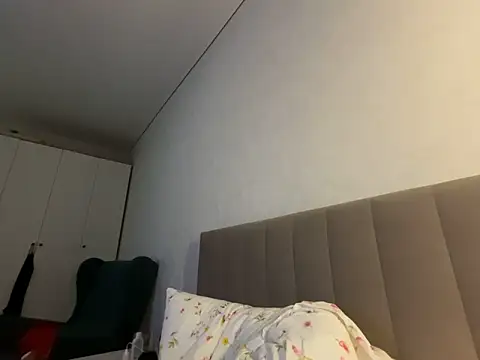 GoldenSexySky's cam snapshot