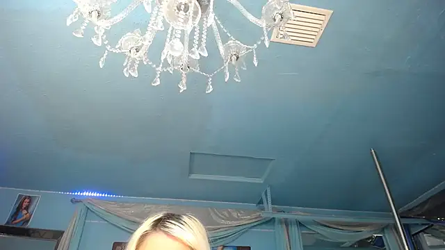 ADRIANNA_FOX's cam snapshot